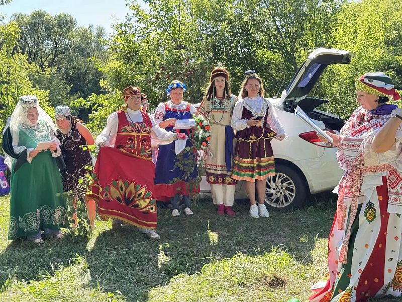  нарядах