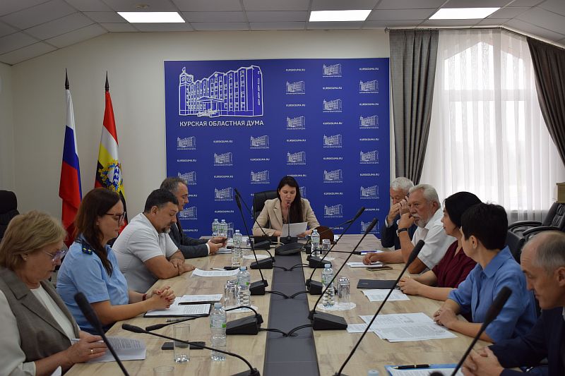 заседания комитето михайлоа