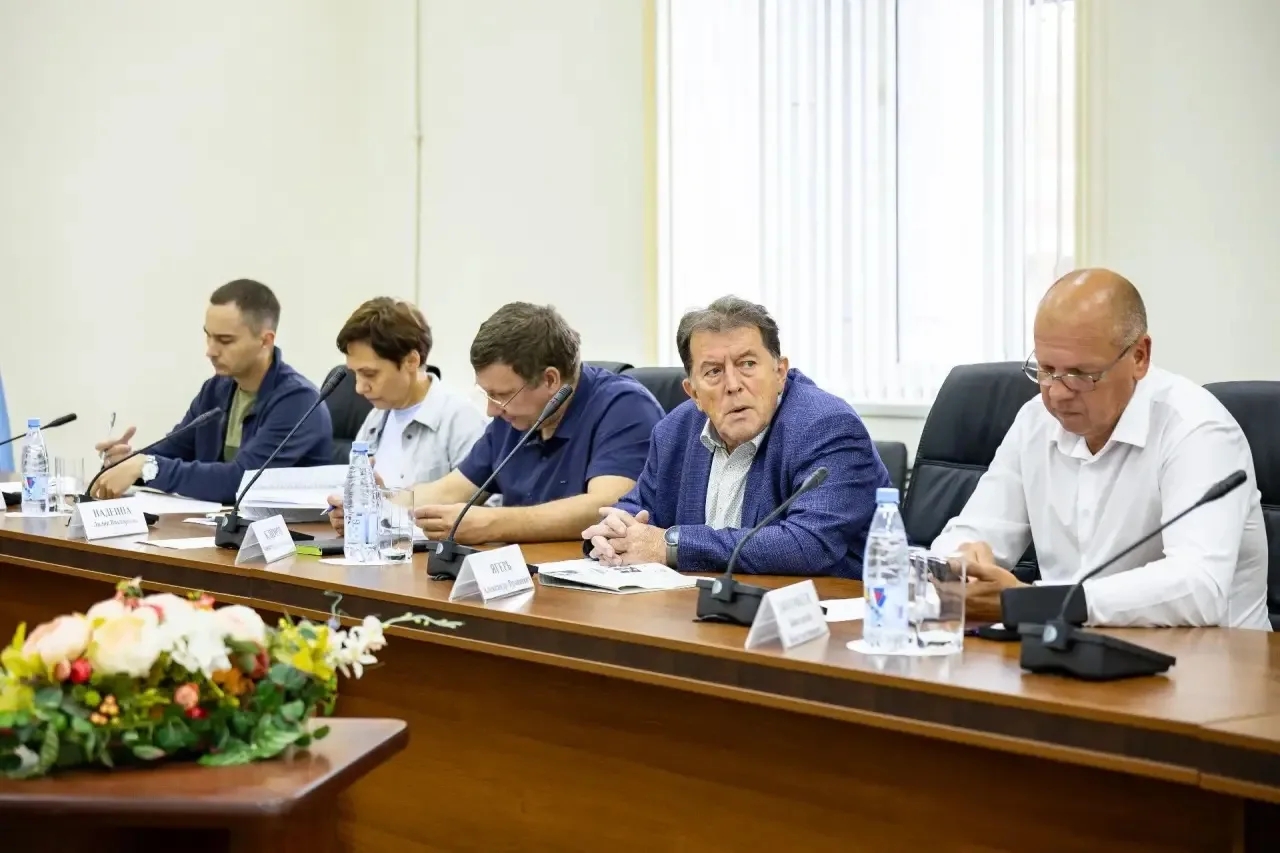 сан саныч за столом